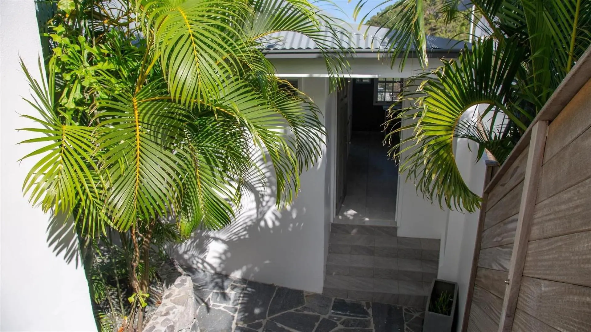 Villa In The Heart Of A Lovely Vegetal Setting グスタビア