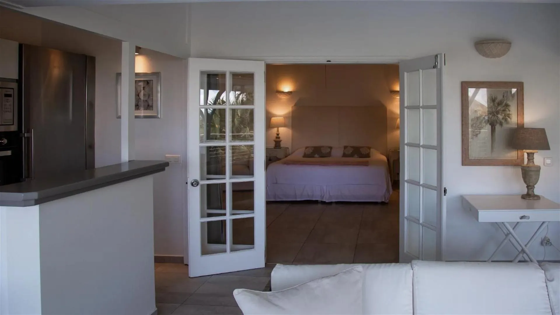 Villa In The Heart Of A Lovely Vegetal Setting グスタビア